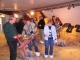 Eine Besuchergruppe in der Ausstellung.